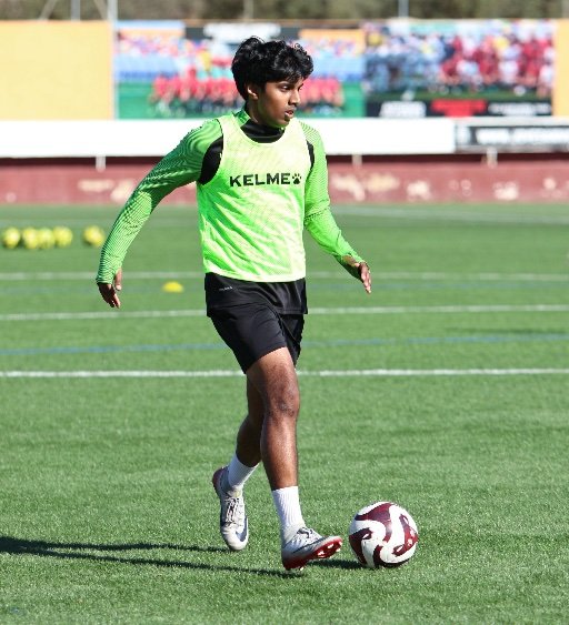 Football technical training dribbling control at Alicante Football Academy