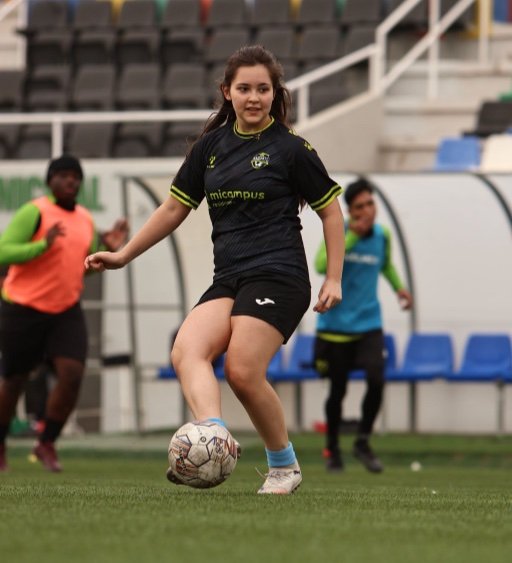 Football Training For Girls: How To Start, Improve And Enjoy Soccer Sessions